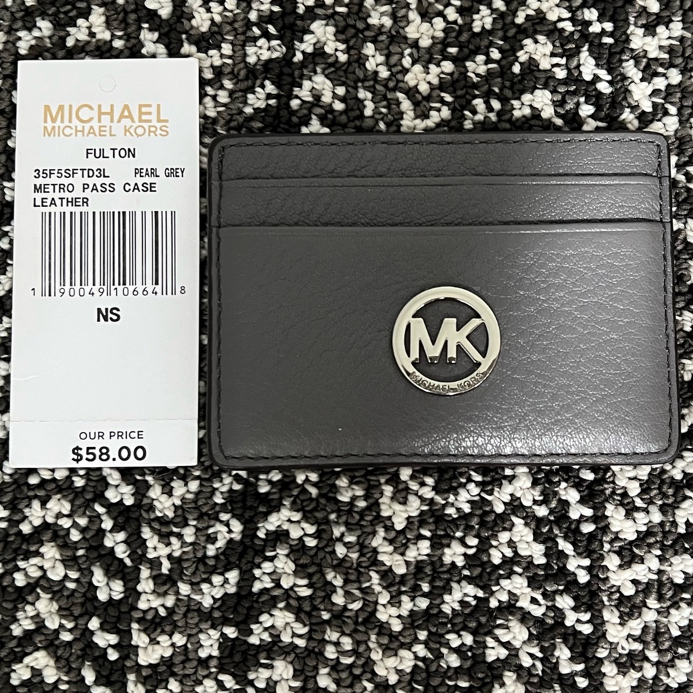 Michael Kors  Fulton Pearl Gray Card Case